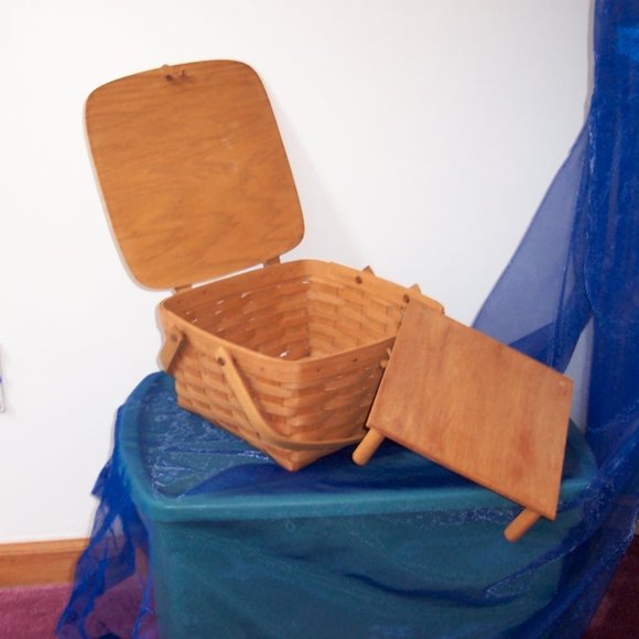 Longaberger Picnic Basket - Picture 4 of 6